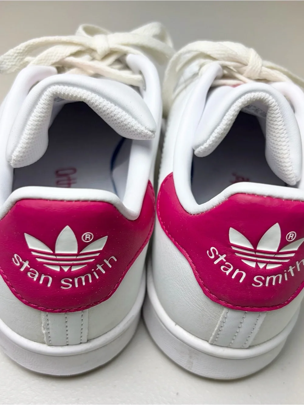 adidas White Women's Stan Smith Sneakers - white & magenta sz 5.5